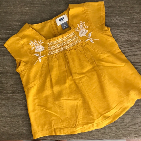 Old Navy Other - Short sleeved embroidered blouse. Old navy 2T
